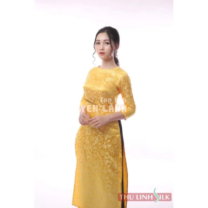 [HÀNG THIẾT KẾ] Áo dài gấm cách tân nữ Thu Linh Silk (Gấm vàng hoa chìm) – Ảnh thật