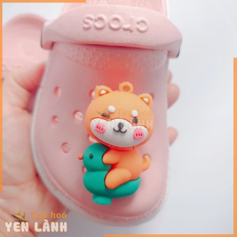 [4D Hoạt Hình] Sticker dán dép cross / nút gắn hkdesign mẫu Heo hồng, Gấu Nâu, Thỏ, Shiba cute 4D TO / BIG / LỚN nhựa