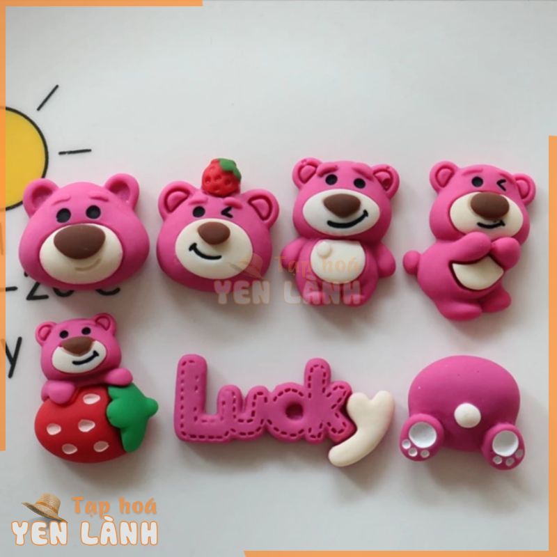 Sticker jibbitz gắn dép sục Croc hình gấu hồng Pink Bear ôm quả dâu, chữ Lucky