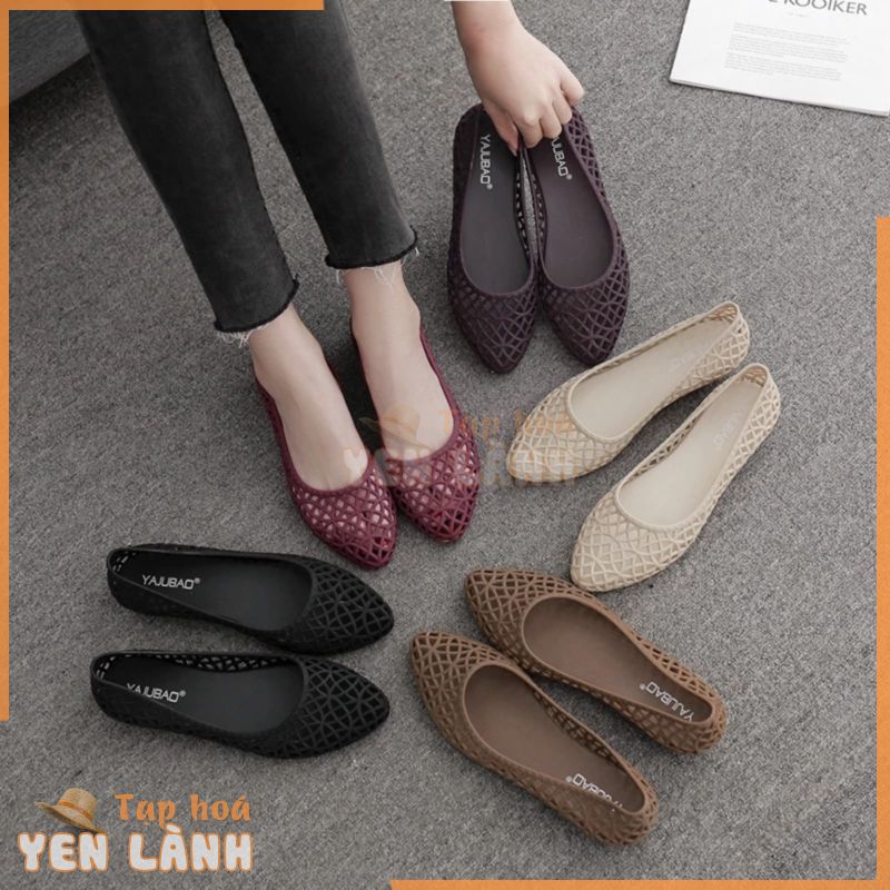 Giày Sandal Nhựa Dẻo Đế Bằng Chống Trượt Thiết Kế Đục Lỗ Thời Trang Đi Biển Mùa Hè Mới Cho Nữ