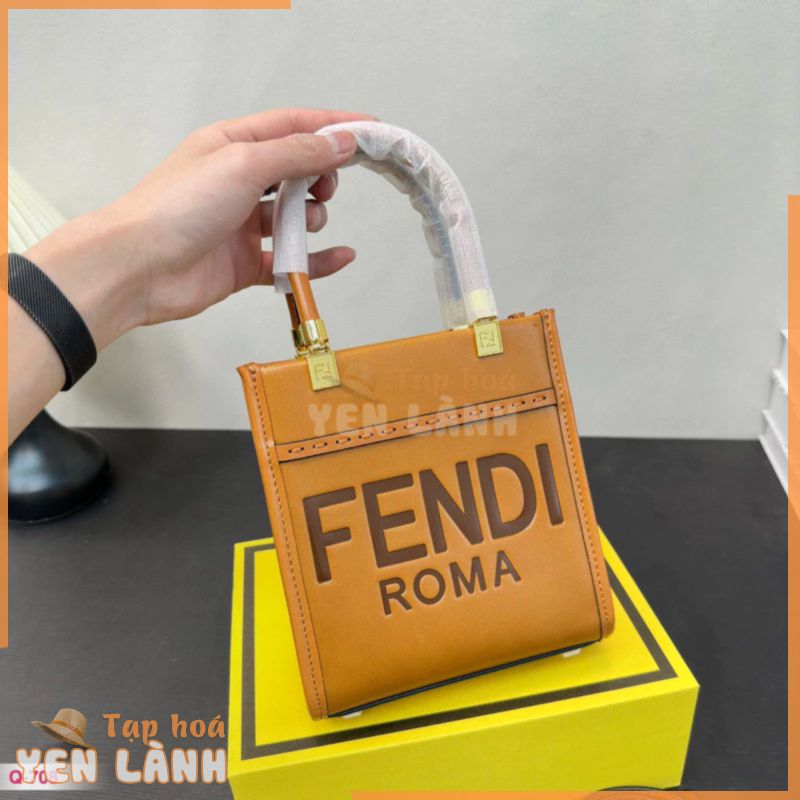 Túi xách Fendi mini màu nâu size 16×17 cm, dây đeo chéo dài