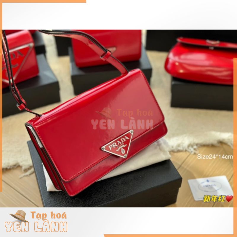 Túi xách Prada màu đỏ da bóng đeo chéo 24x14cm đeo chéo