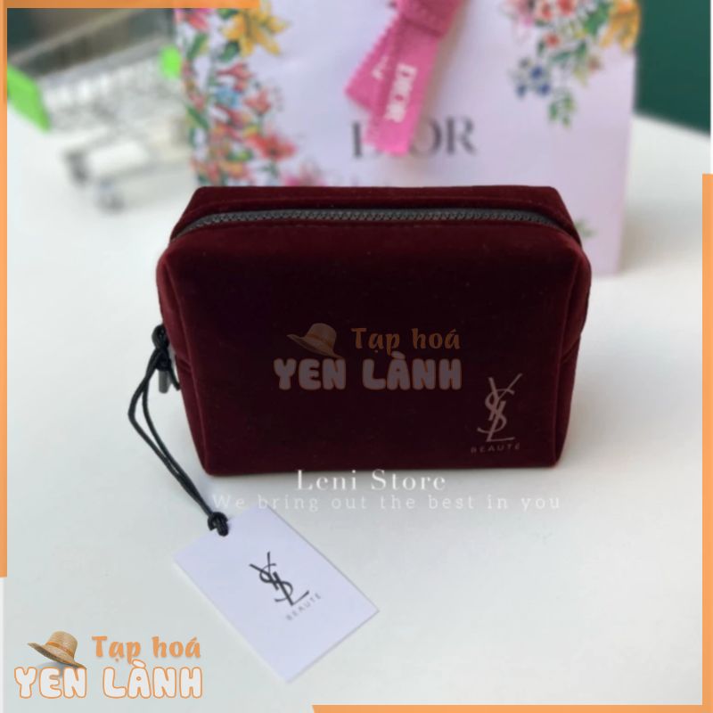 [Gift Hãng] Túi Nhung Gift YSL màu đỏ đô, cầm tay hay đựng mỹ phẩm đều đẹp lắm các nàng ơi.