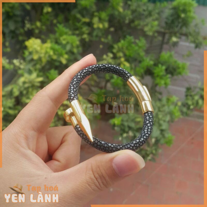 Vòng tay phong thủy da cá đuối charm đinh